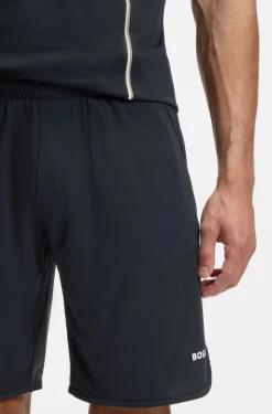Active Shorts aus Stretch-Gewebe mit Taschen aus Mesh