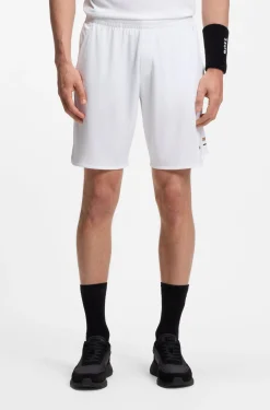 Active Shorts aus Stretch-Gewebe mit Taschen aus Mesh