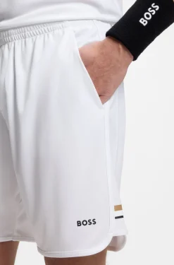 Active Shorts aus Stretch-Gewebe mit Taschen aus Mesh