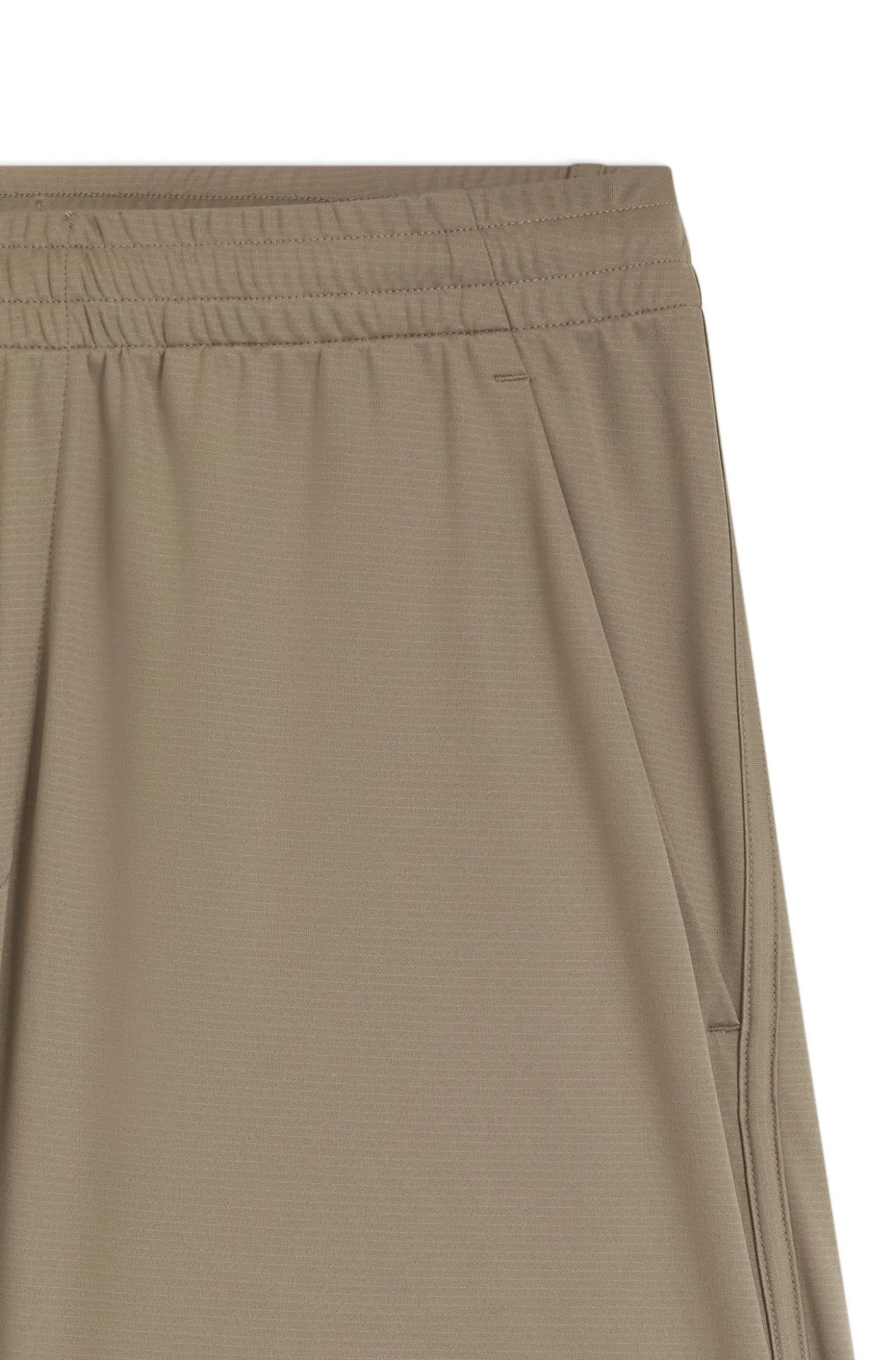 Active Shorts aus Stretch-Gewebe mit Taschen aus Mesh