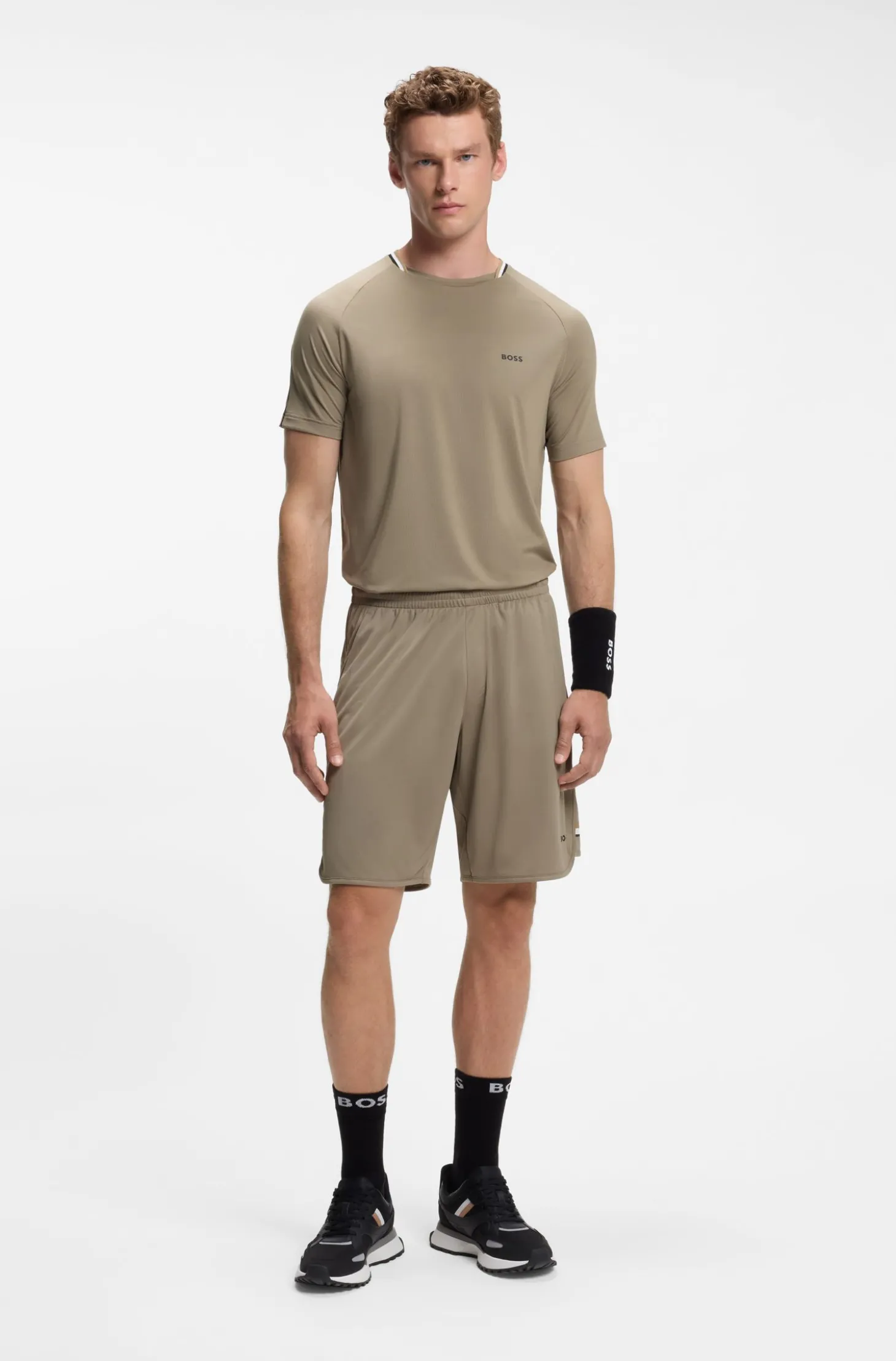 Active Shorts aus Stretch-Gewebe mit Taschen aus Mesh