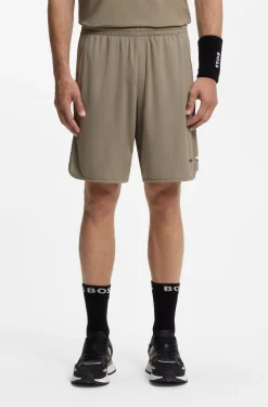 Active Shorts aus Stretch-Gewebe mit Taschen aus Mesh