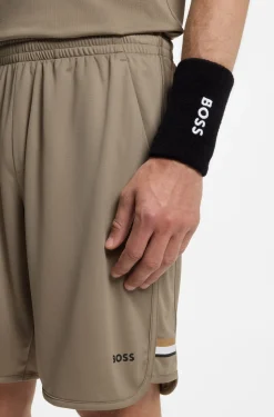 Active Shorts aus Stretch-Gewebe mit Taschen aus Mesh