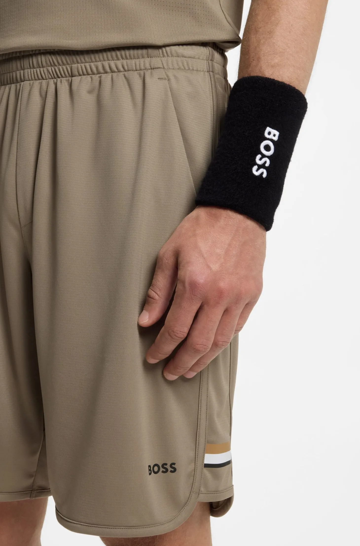 Active Shorts aus Stretch-Gewebe mit Taschen aus Mesh