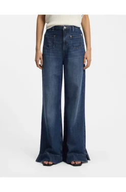 Ausgestellte Jeans aus blauem Denim