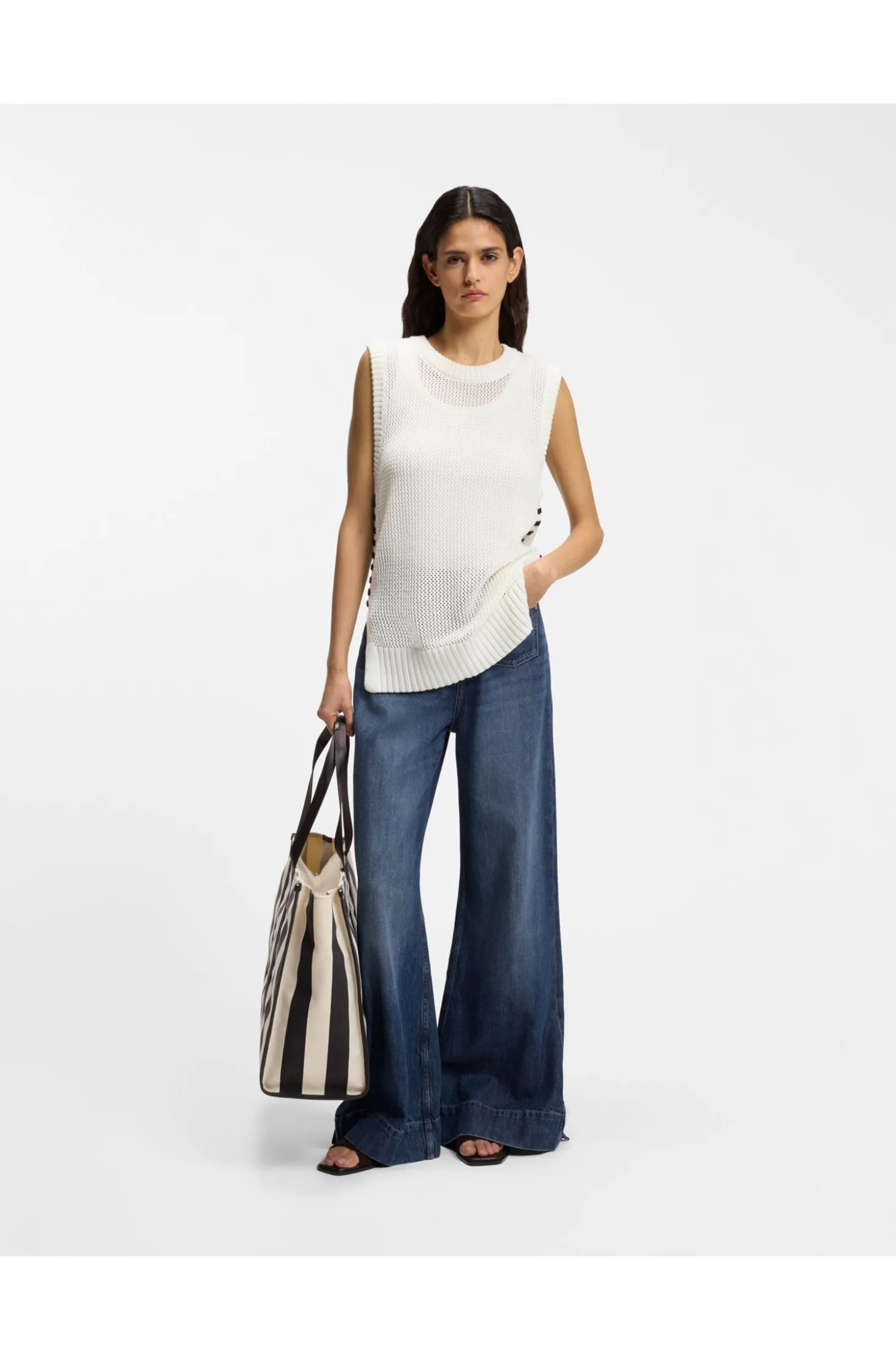 Ausgestellte Jeans aus blauem Denim