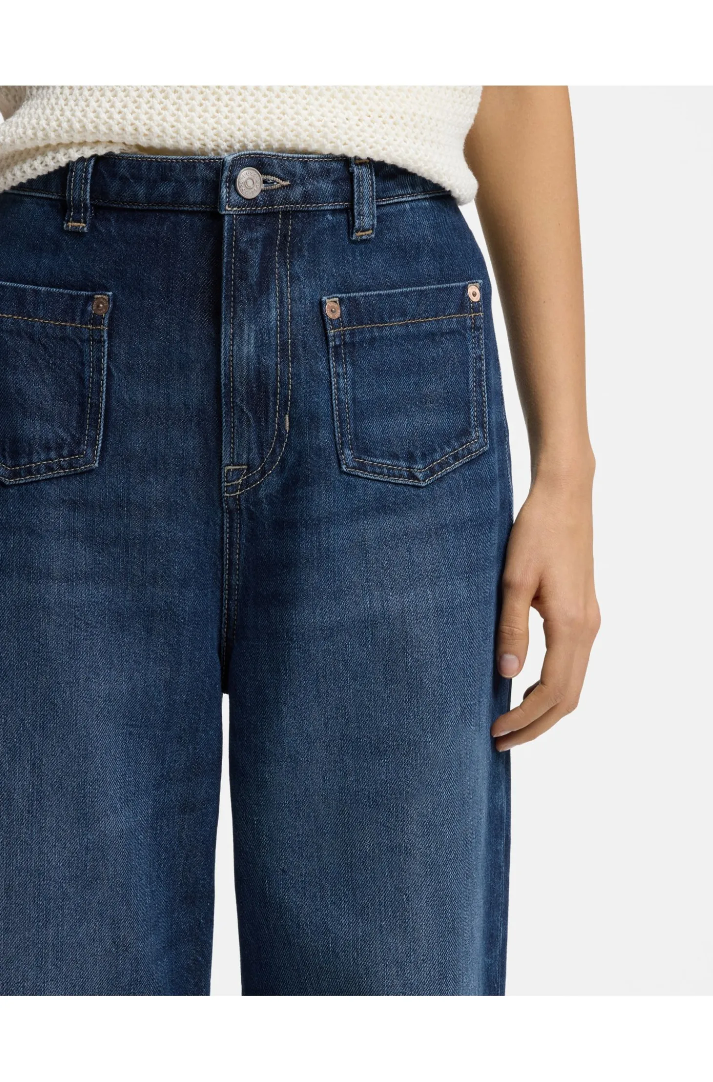 Ausgestellte Jeans aus blauem Denim