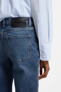 Ausgestellte Jeans aus blauem Stretch-Denim