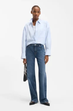 Ausgestellte Jeans aus blauem Stretch-Denim