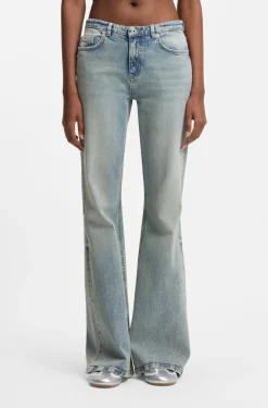 Ausgestellte Jeans aus getöntem blauem Denim