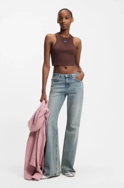Ausgestellte Jeans aus getöntem blauem Denim