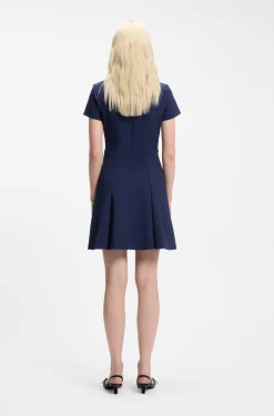 Ausgestelltes Kleid mit Ketten-Details