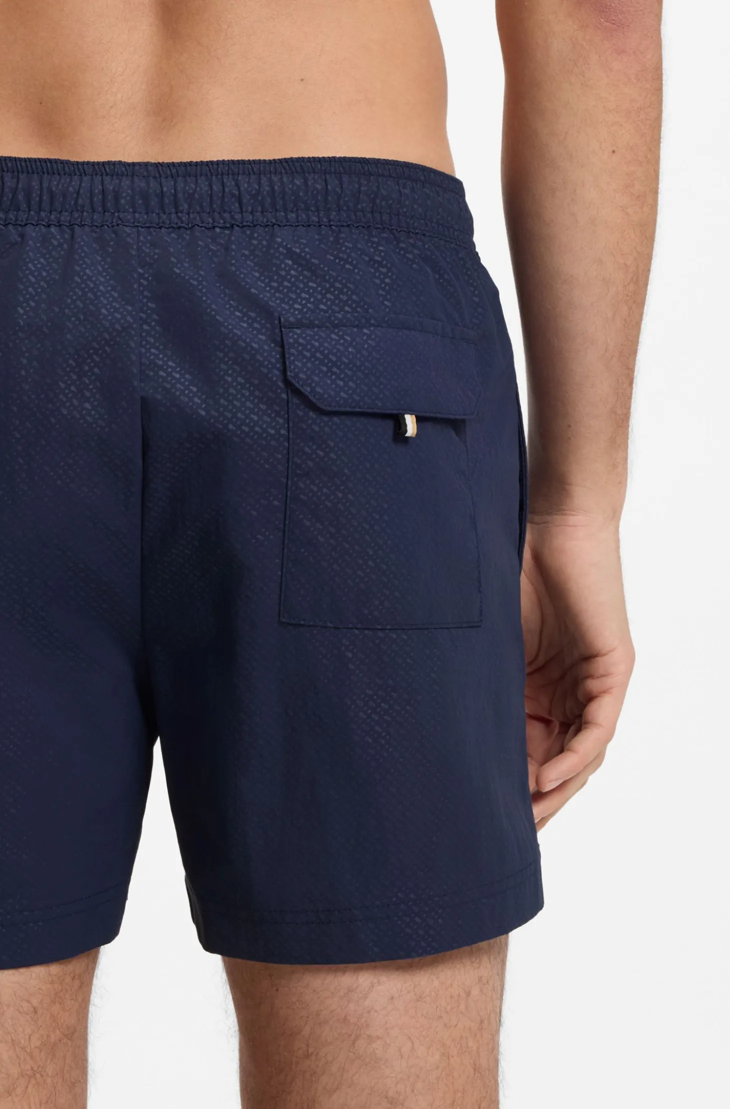 Badeshorts mit Allover-Monogramm-Print