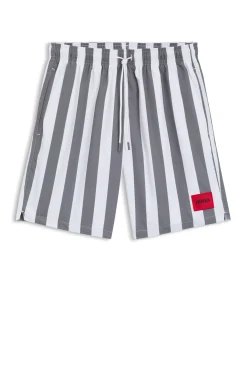 Badeshorts mit Blockstreifen und Logo-Label
