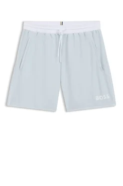 Badeshorts mit kontrastfarbenem Logo und Paspelierung