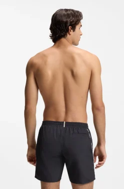 Badeshorts mit kontrastfarbenem Logo und Paspelierung