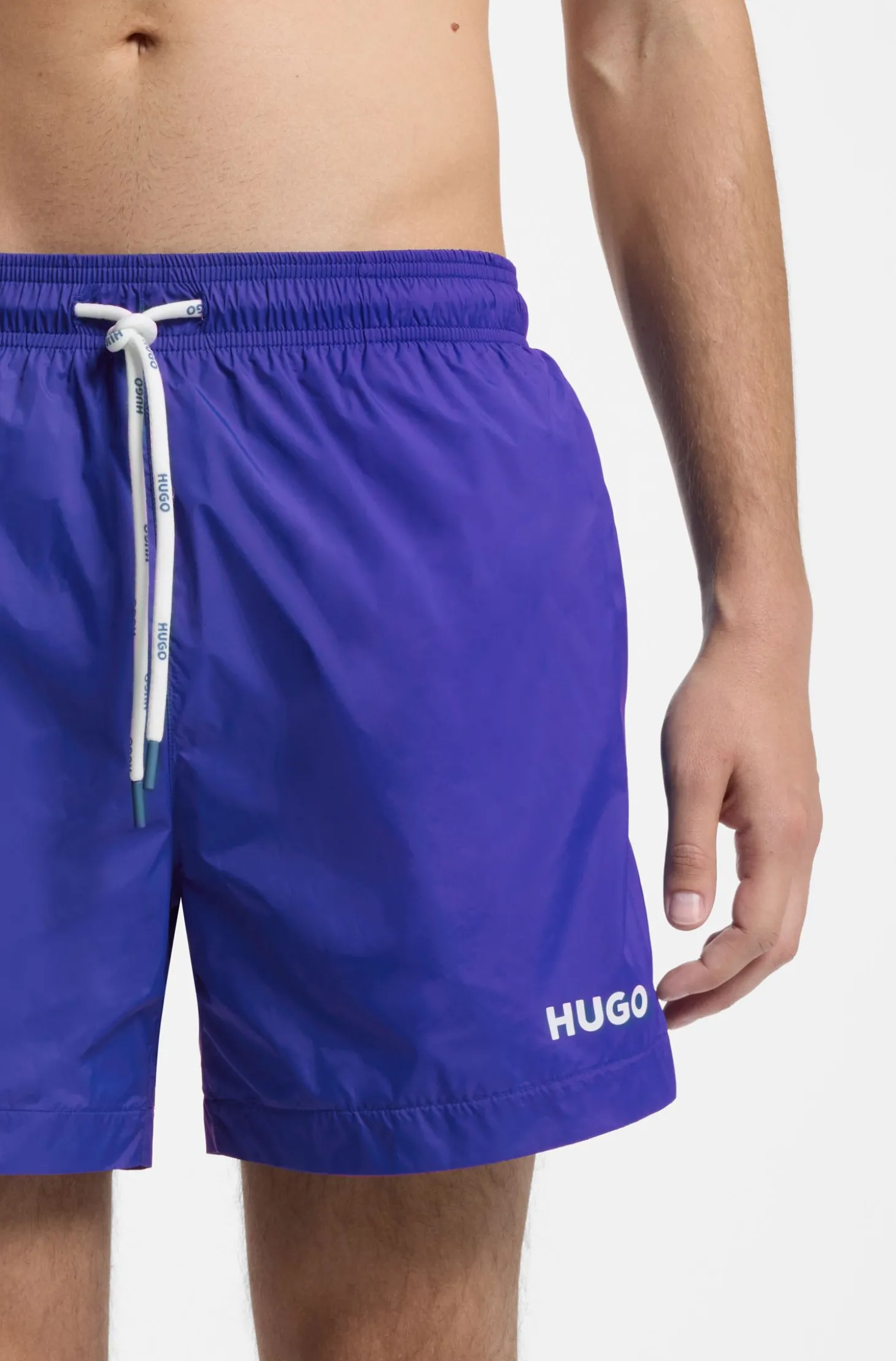 Badeshorts mit kontrastierendem Logo-Print