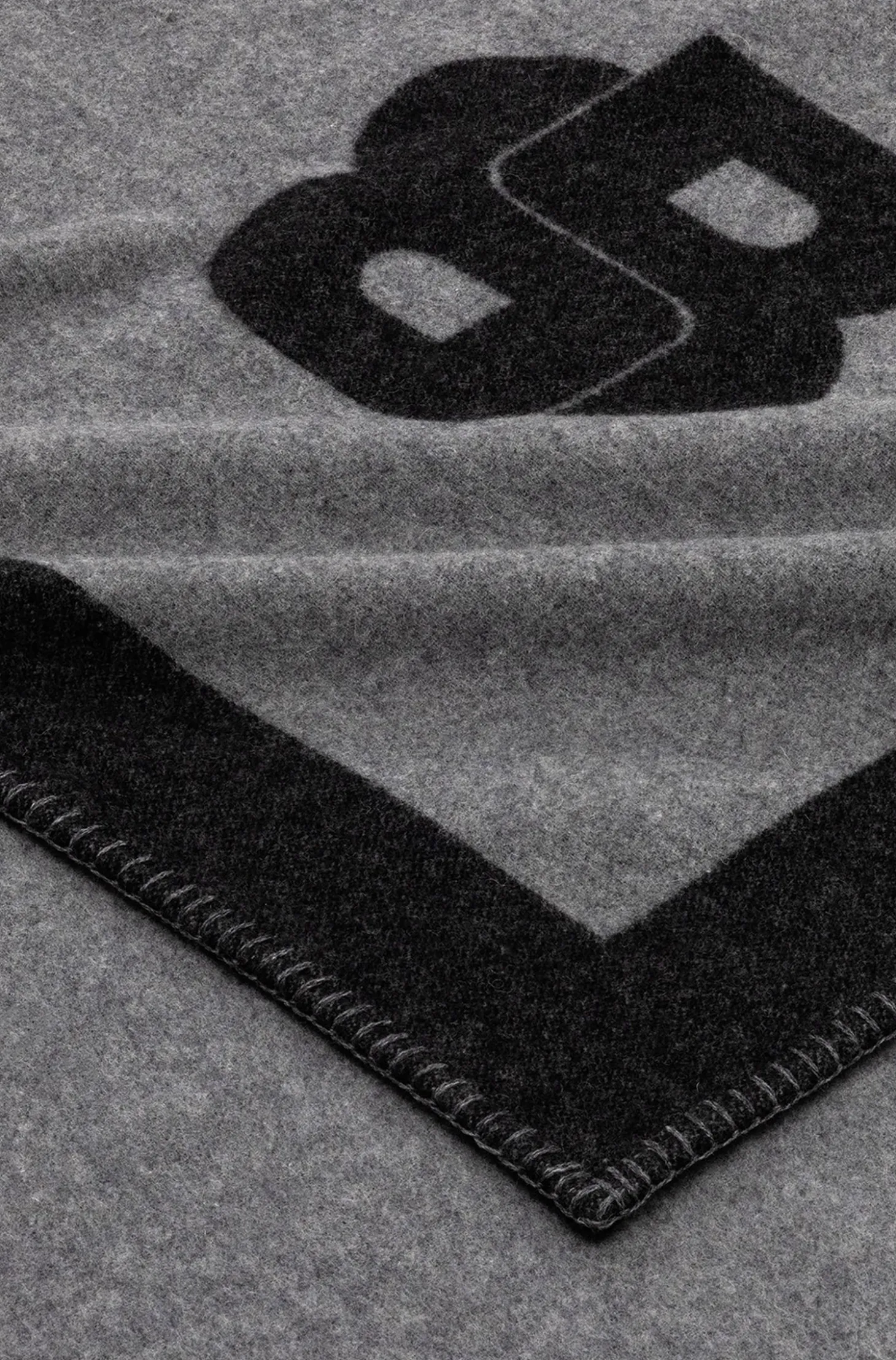 Überwurf aus Woll-Mix mit Double-B-Monogramm