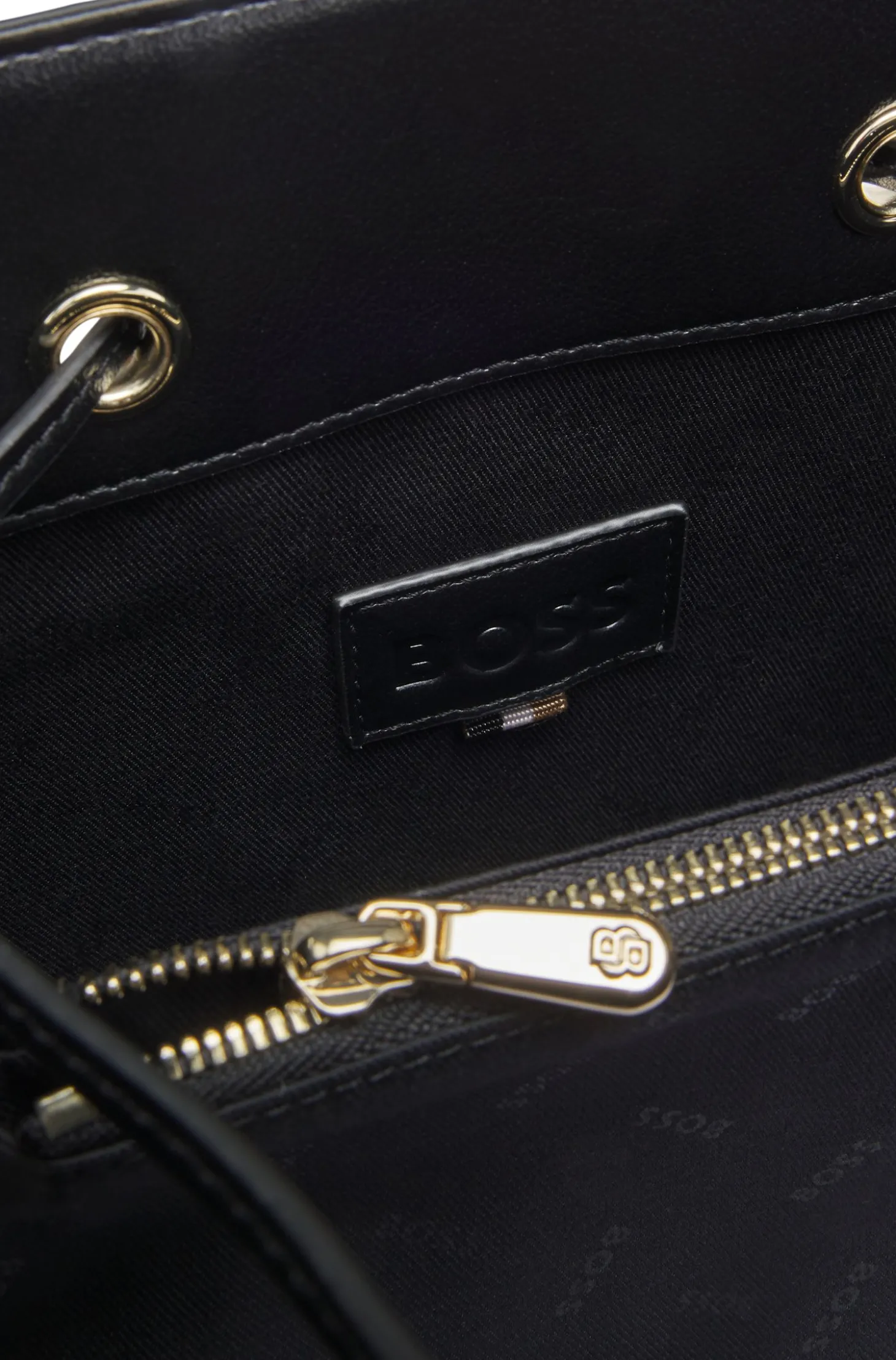 Beuteltasche aus Kunstleder