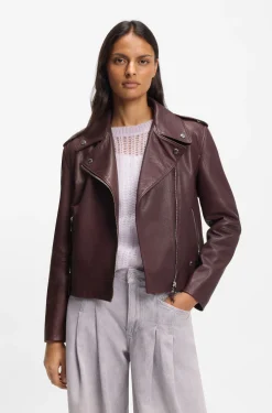 Bikerjacke aus genarbtem Leder mit Reißverschlüssen und Nieten