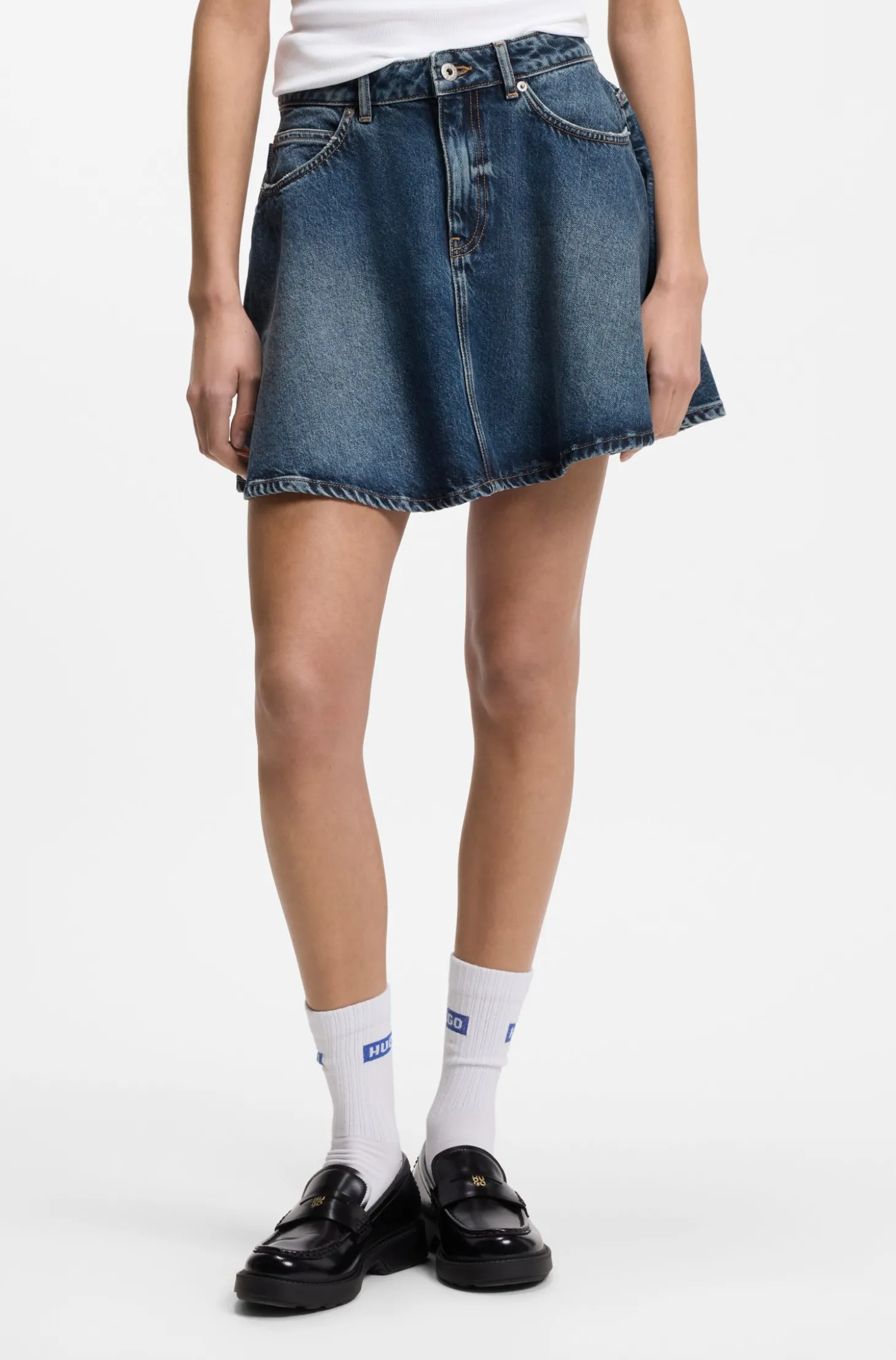 Blauer Minirock aus Denim mit hohem Bund
