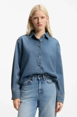 Blaues Hemd aus festem Denim