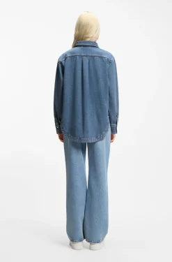 Blaues Hemd aus festem Denim