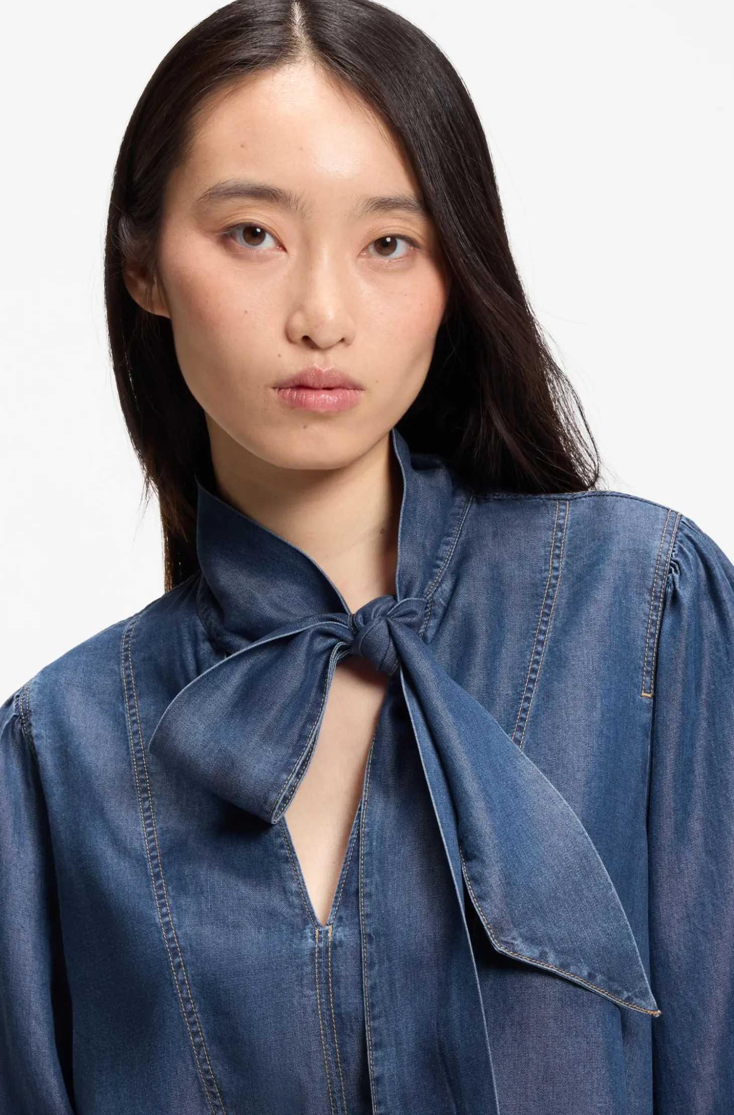 Bluse in Denim-Optik mit Schal-Detail