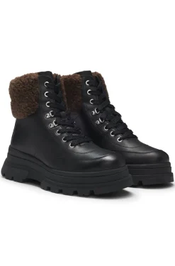 Boots aus Leder mit Kunstfellbesatz