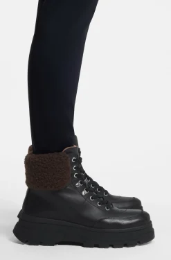 Boots aus Leder mit Kunstfellbesatz