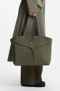 BOSS REVERS Tote Bag aus Veloursleder mit geflochtenem Gurt