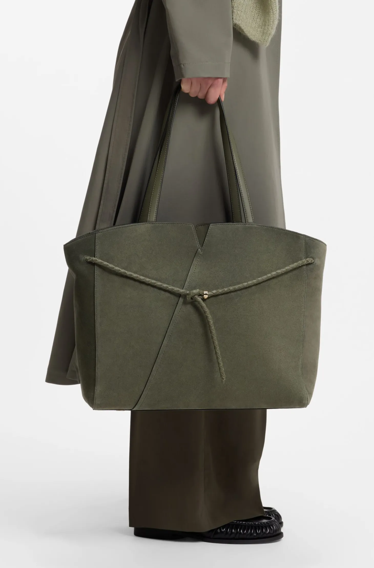 BOSS REVERS Tote Bag aus Veloursleder mit geflochtenem Gurt