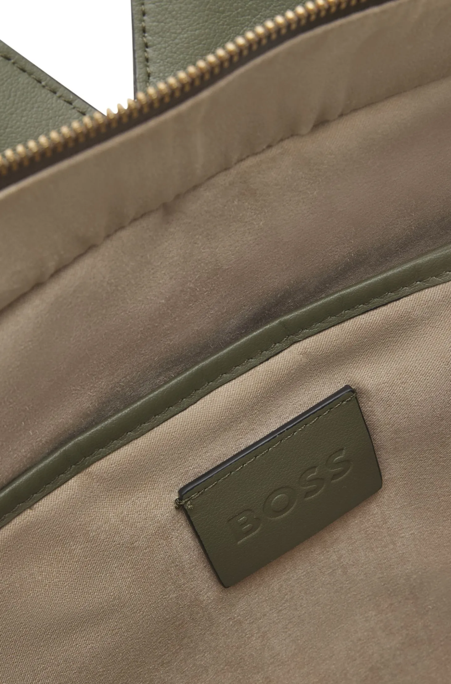 BOSS REVERS Tote Bag aus Veloursleder mit geflochtenem Gurt