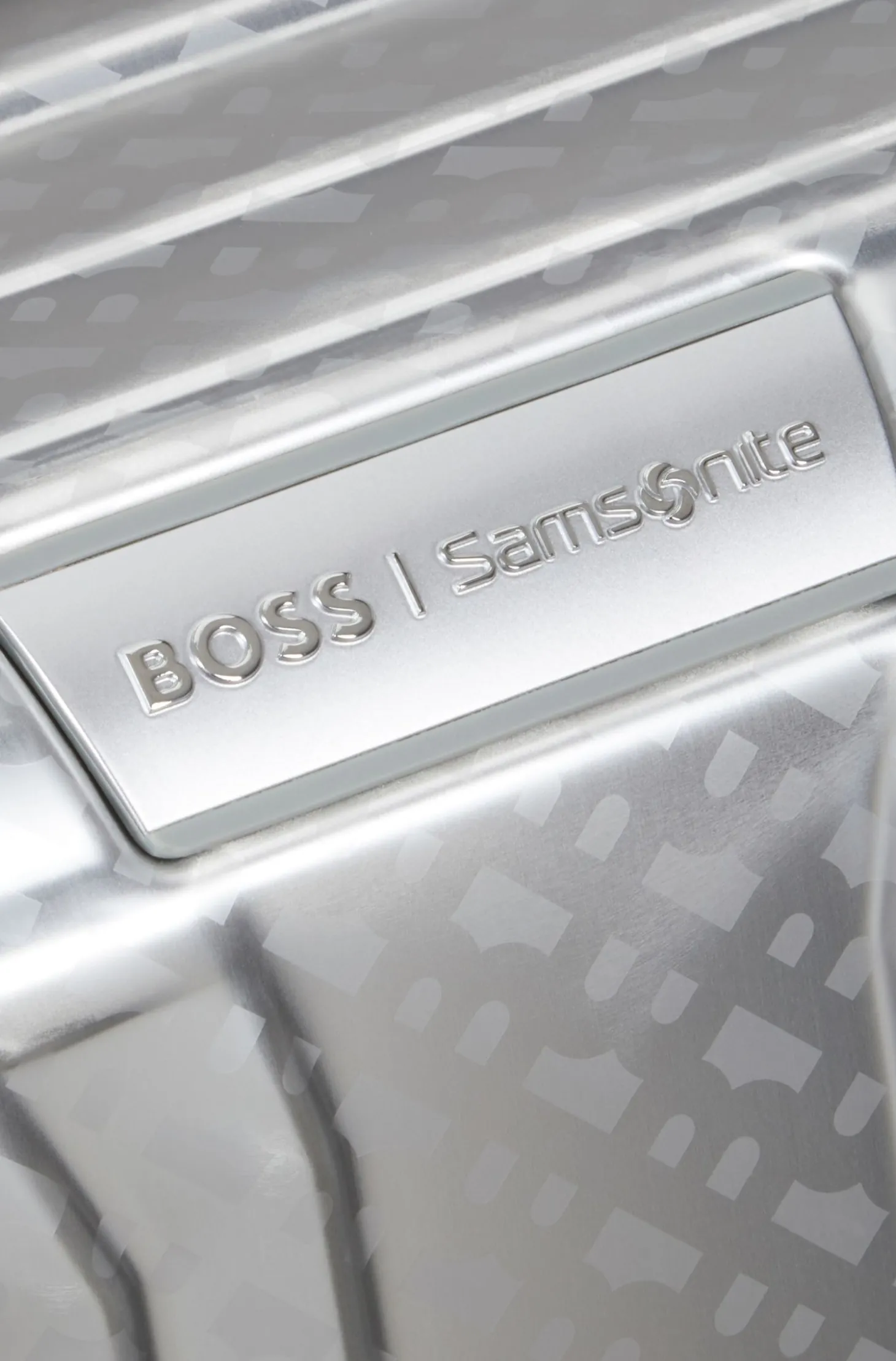 BOSS x Samsonite Handgepäcktrolley aus silberfarbenem Aluminium 55 cm