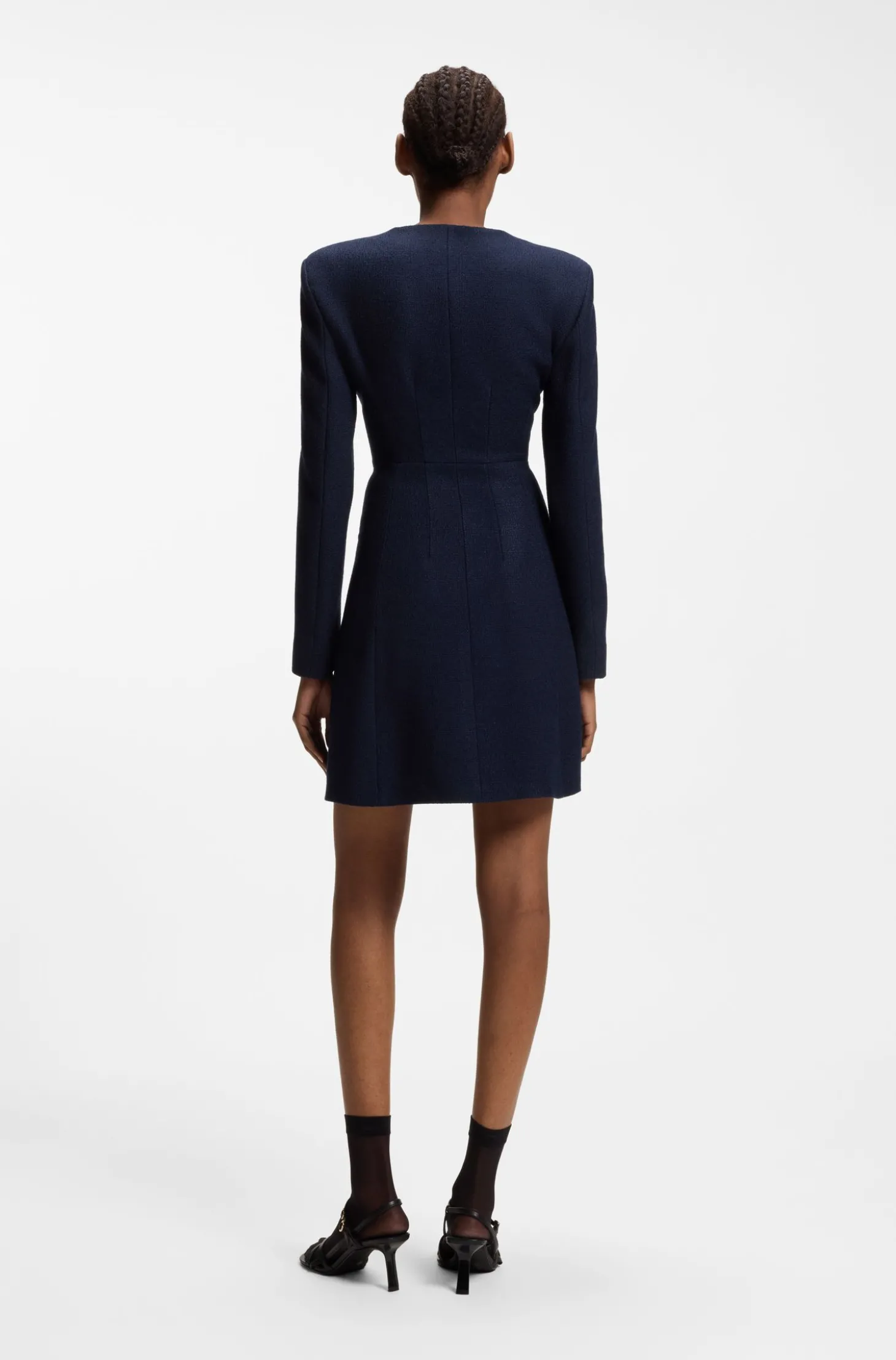Bouclé-Kleid mit goldfarbenen Knöpfen