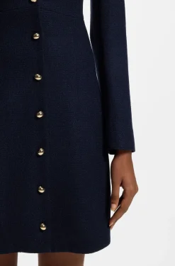 Bouclé-Kleid mit goldfarbenen Knöpfen