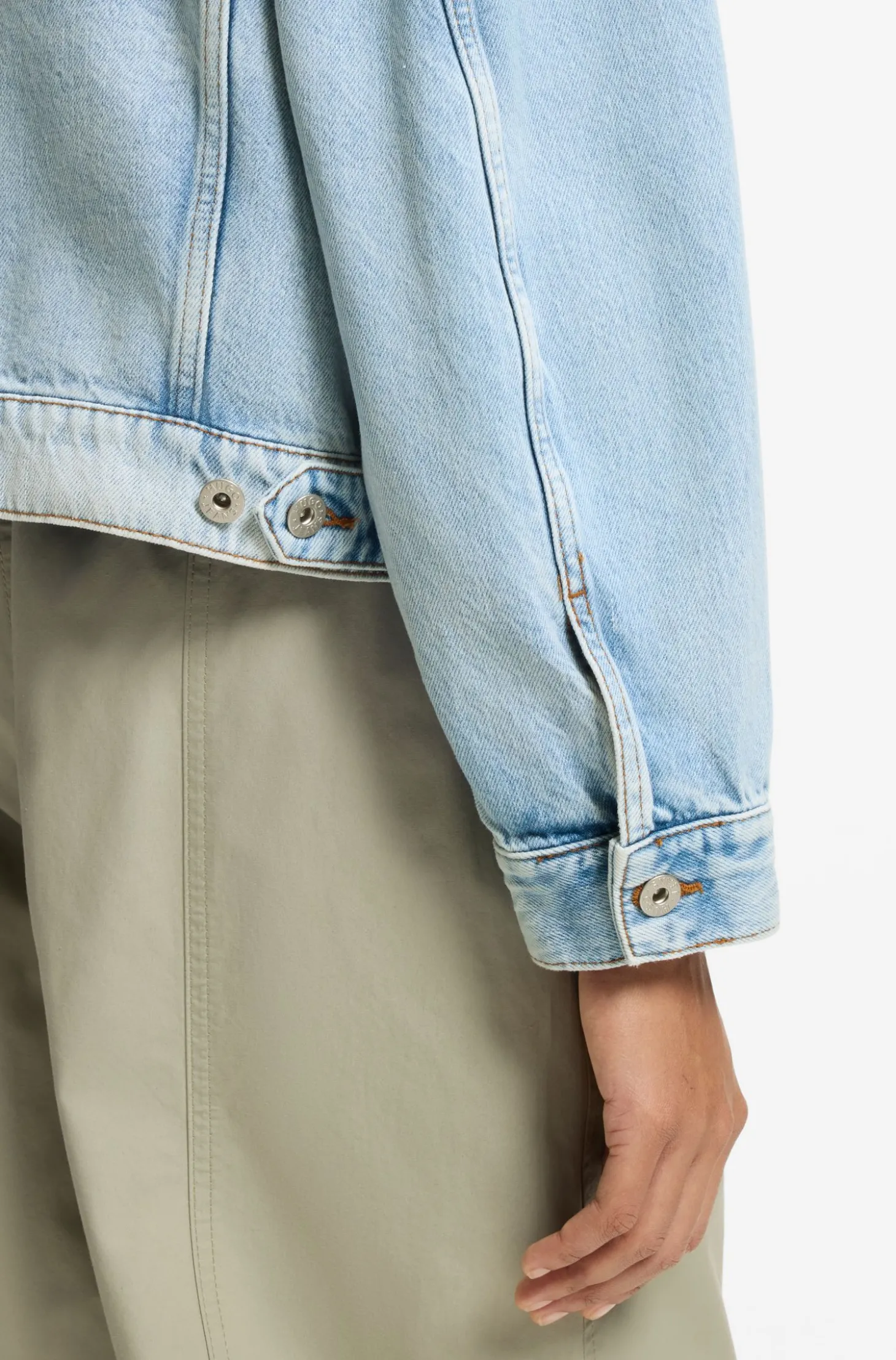 Boxy-Fit Jacke aus festem blauem Denim