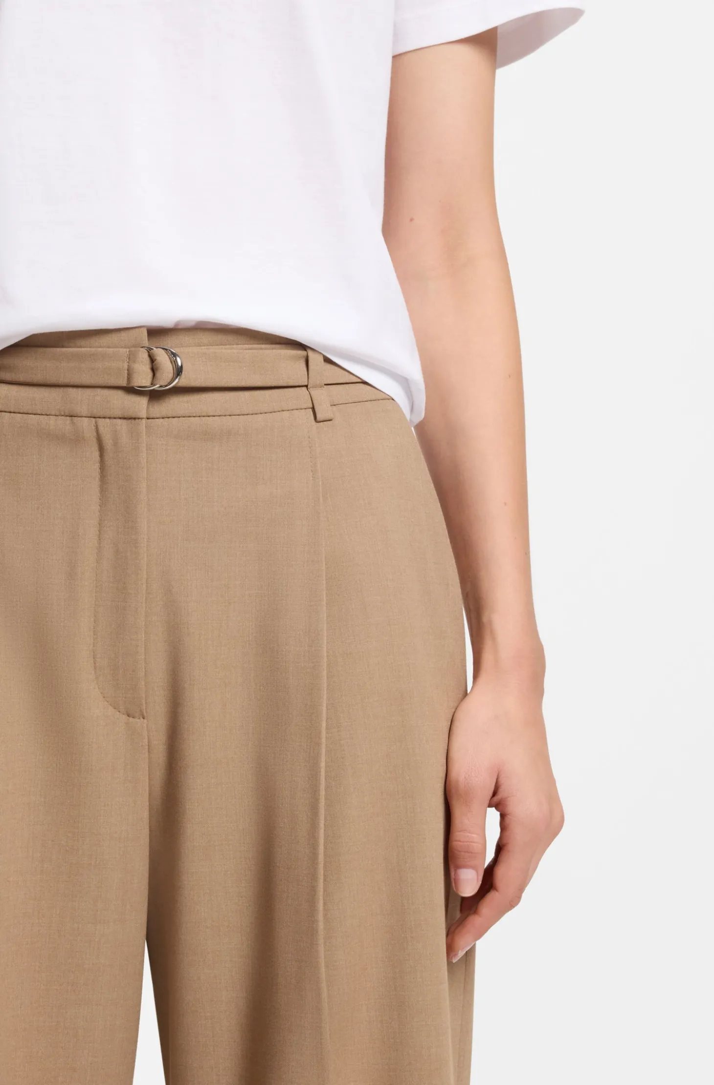 Bundfaltenhose mit Gürtel