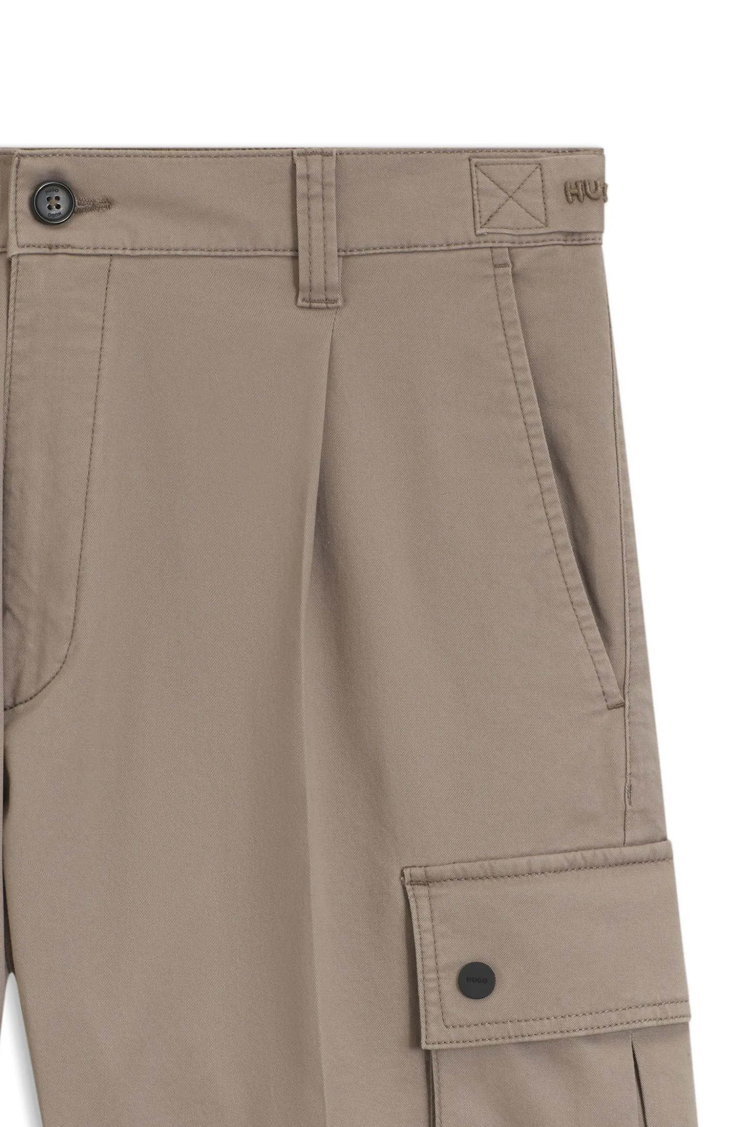 Cargo-Shorts aus Stretch-Baumwolle mit Bundfalten vorn