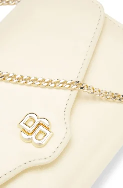 Clutch aus Leder mit Metall-Logo im Double-B-Monogramm