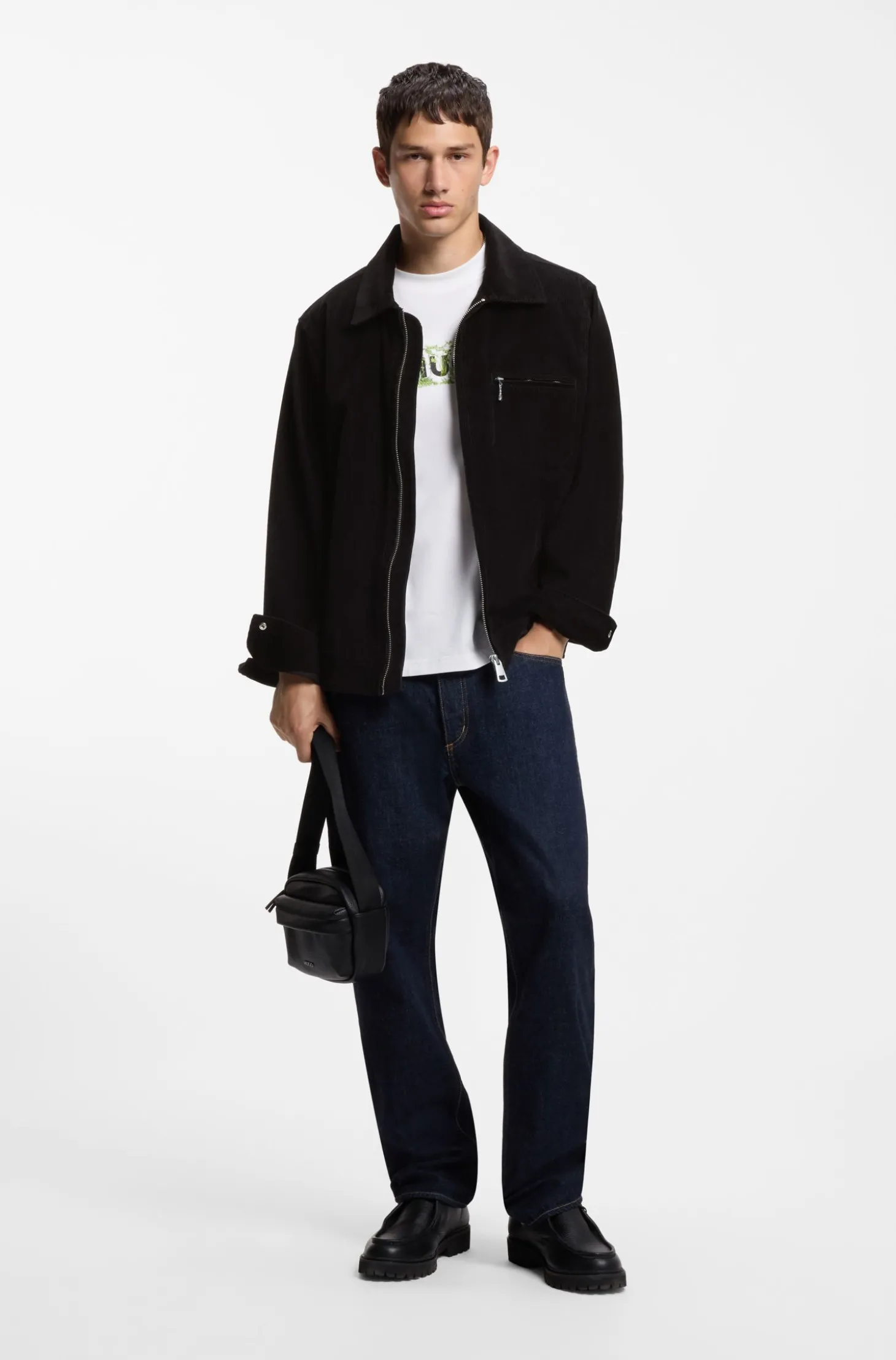 Cordjacke mit Reißverschluss und Brusttasche