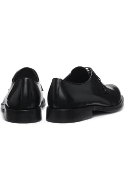 Derbys aus Brush-off-Leder mit Logo-Prägung