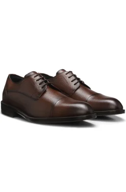 Derbys aus genarbtem Leder mit Zehenkappe