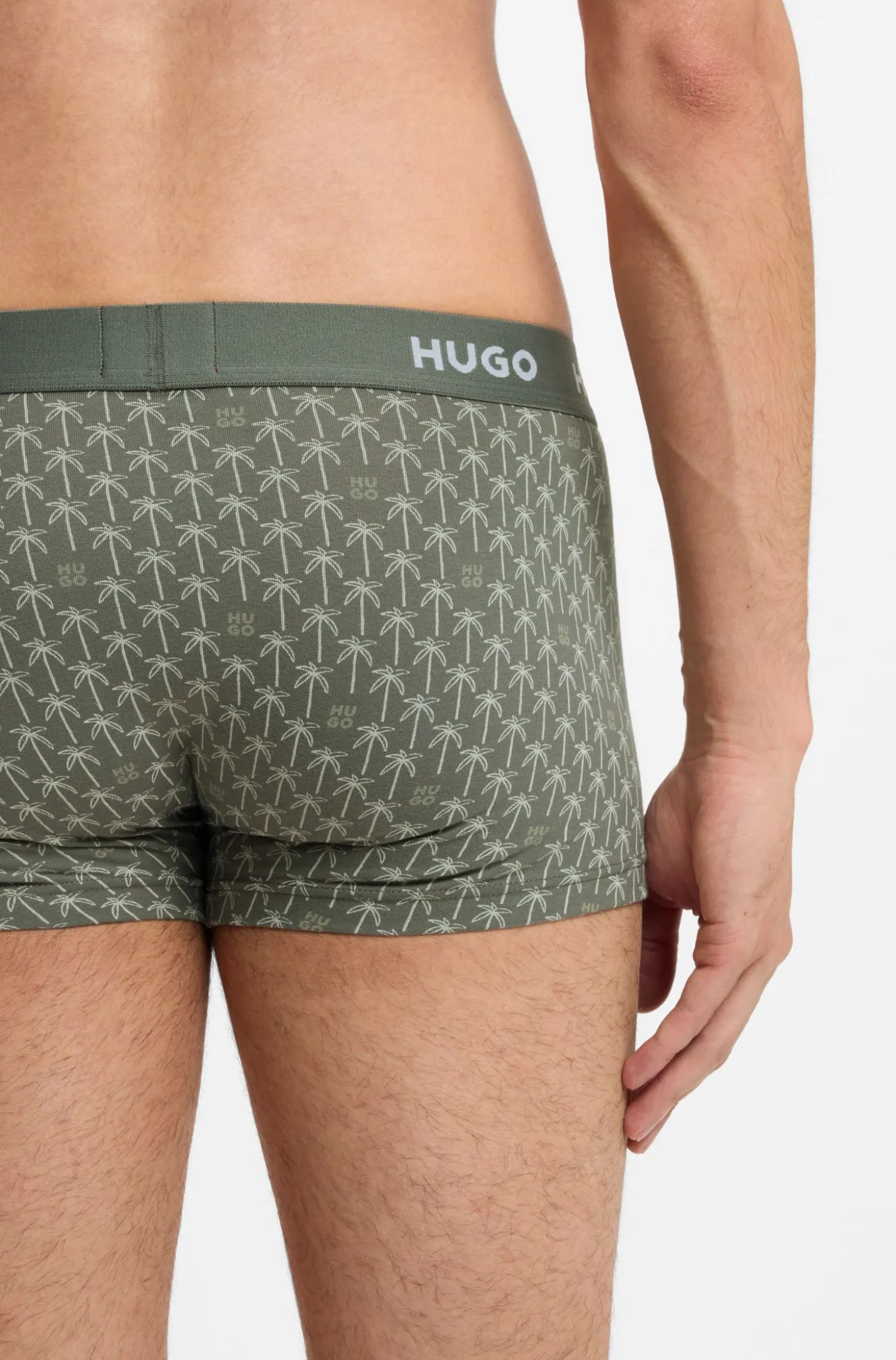 Dreierpack eng anliegende Boxershorts mit kurzem Bein aus Stretch-Baumwolle mit Logo-Bund