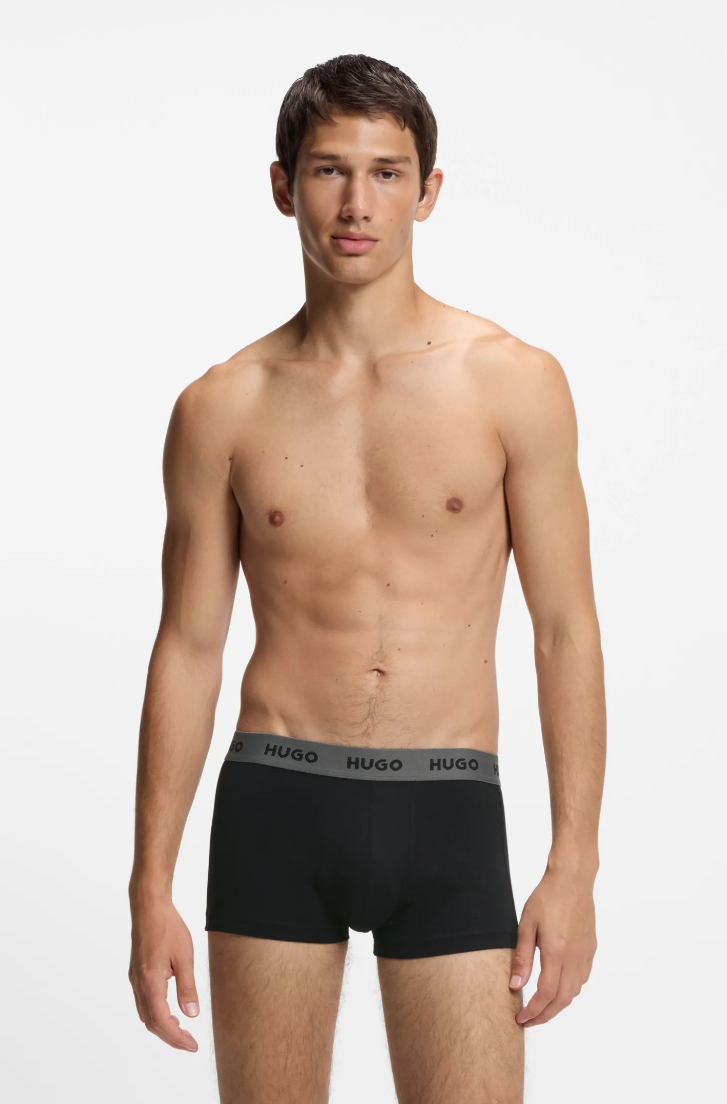 Dreierpack eng anliegende Boxershorts mit kurzem Bein aus Stretch-Baumwolle mit Logo-Bund
