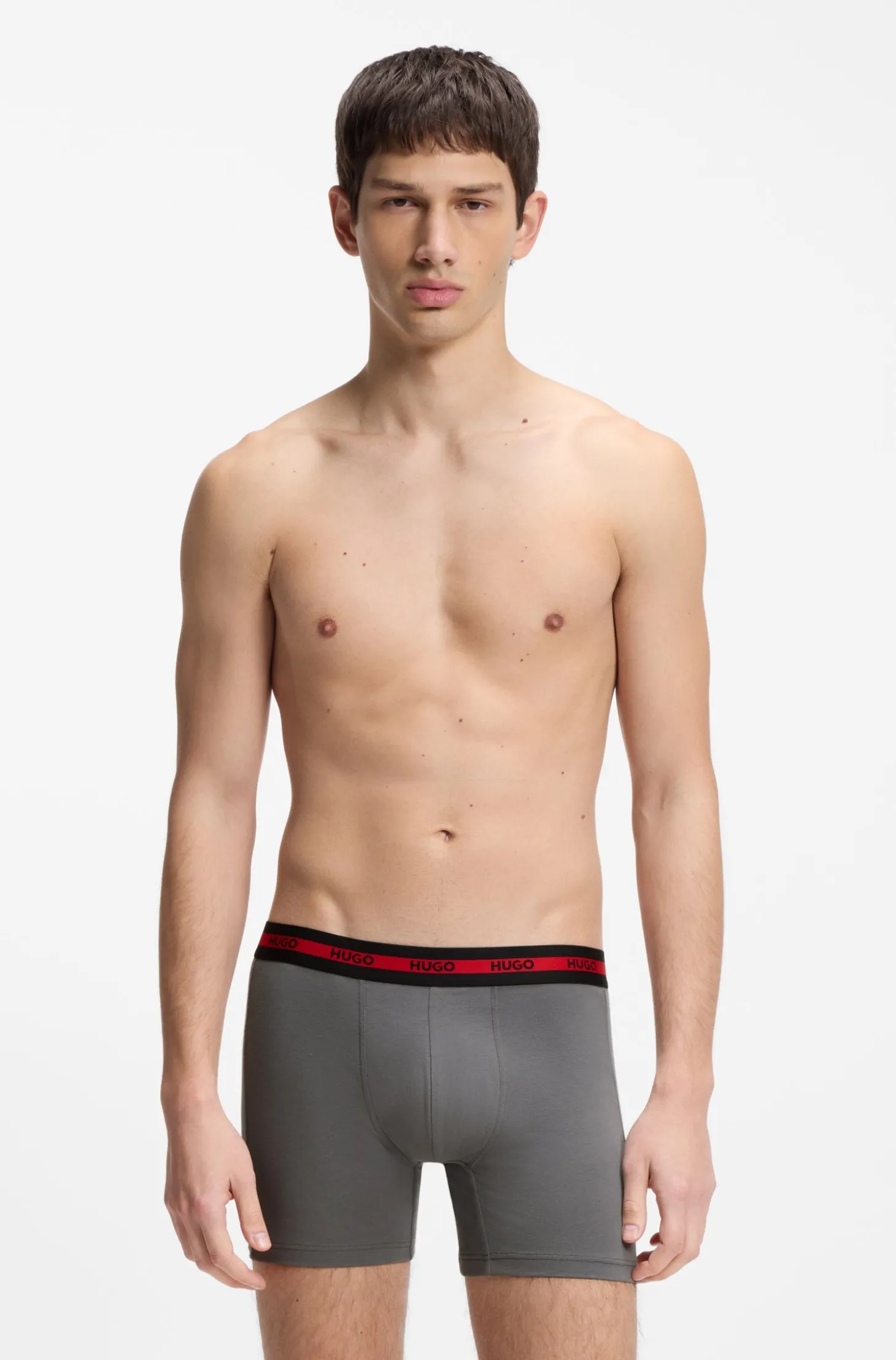 Dreierpack eng anliegende Boxershorts mit Logos am Bund