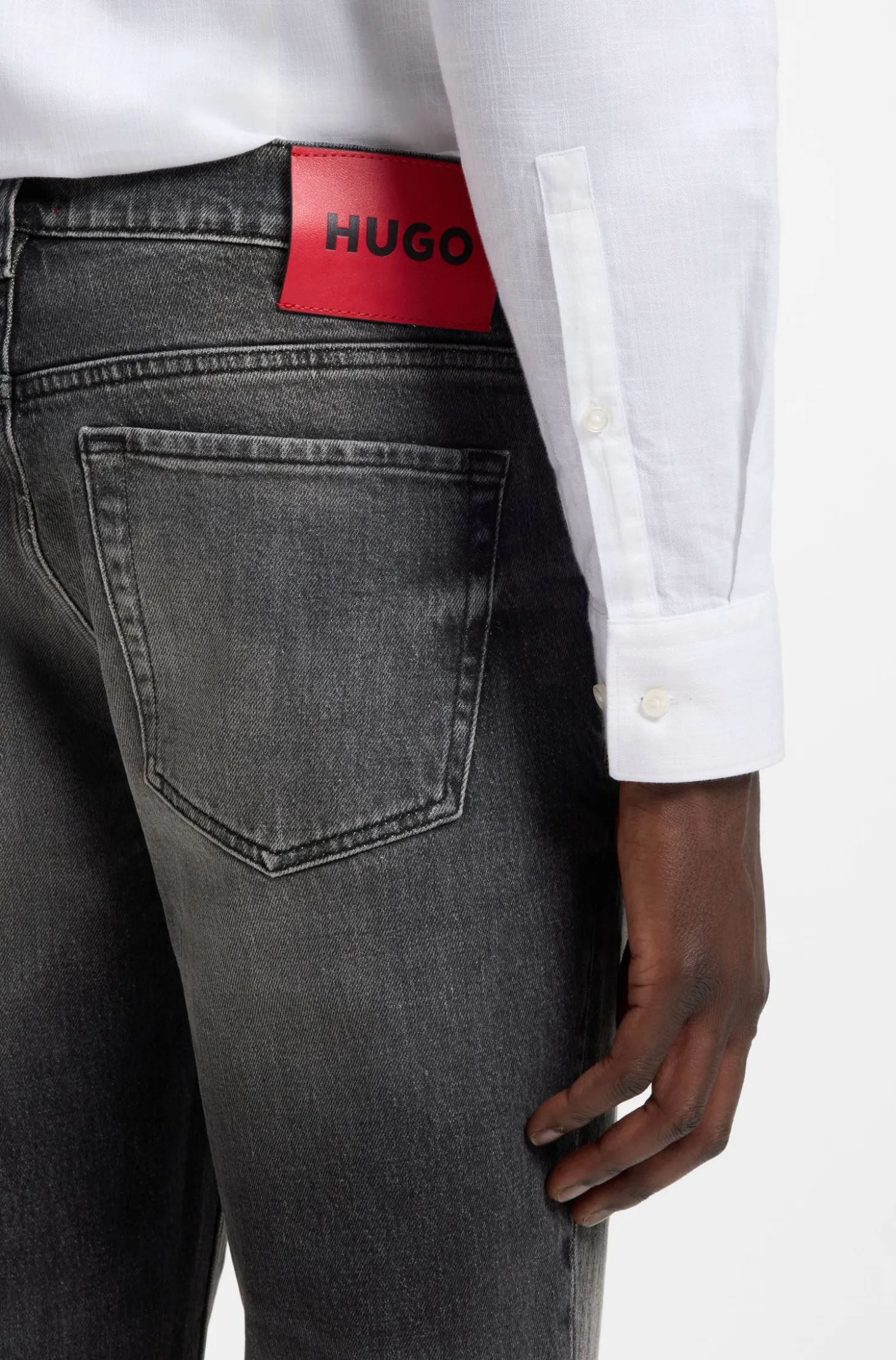 Dunkelgraue Tapered-Fit Jeans aus Stretch-Denim
