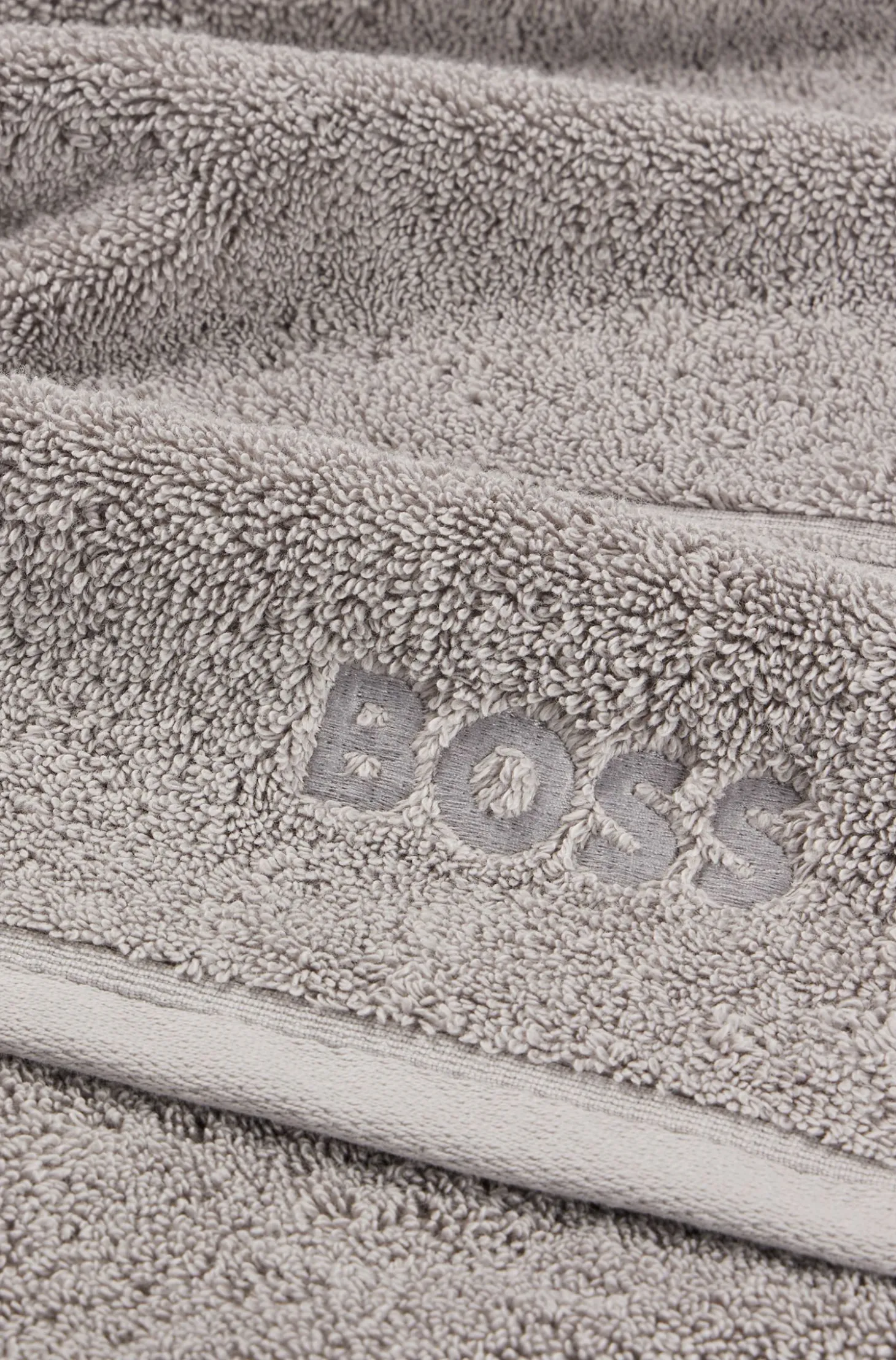Duschtuch aus Baumwolle in Silber mit Logo-Stickerei