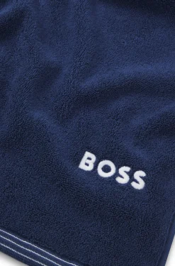 Duschtuch aus Baumwolle mit kontrastfarbener Logo-Stickerei