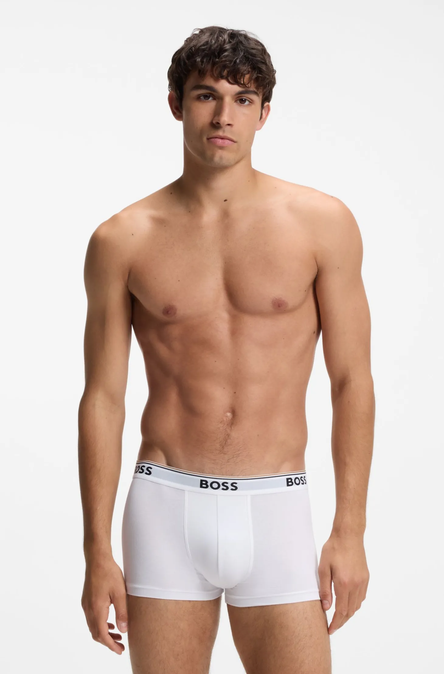 Eng anliegende Boxershorts aus Stretch-Baumwolle mit kurzem Bein und fortlaufenden Logos